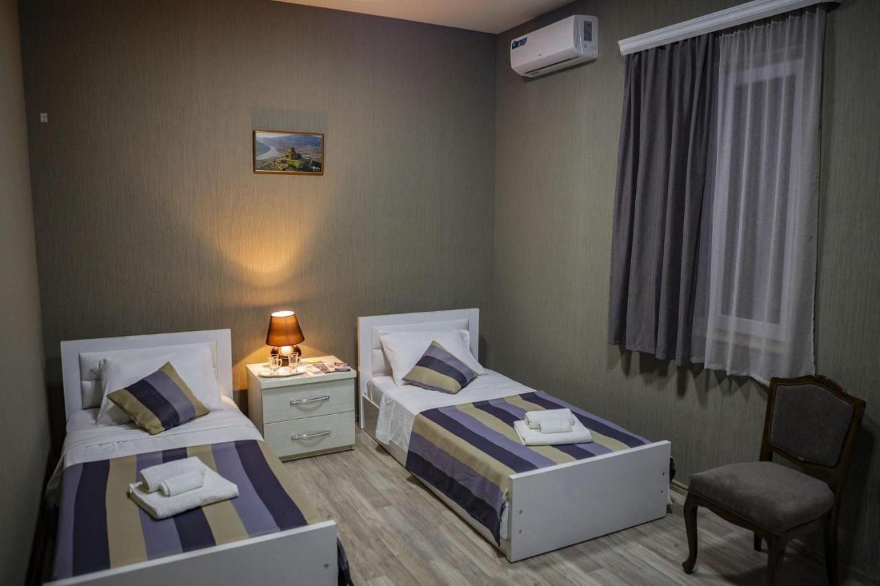 Twins Hotel Тбілісі Екстер'єр фото