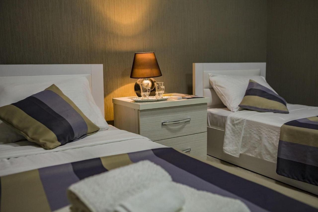 Twins Hotel Тбілісі Екстер'єр фото