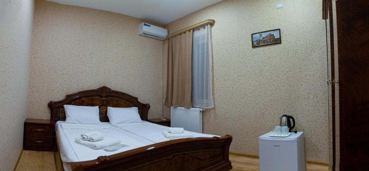 Twins Hotel Тбілісі Екстер'єр фото