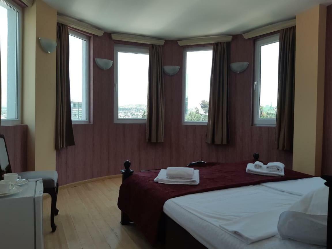 Twins Hotel Тбілісі Екстер'єр фото