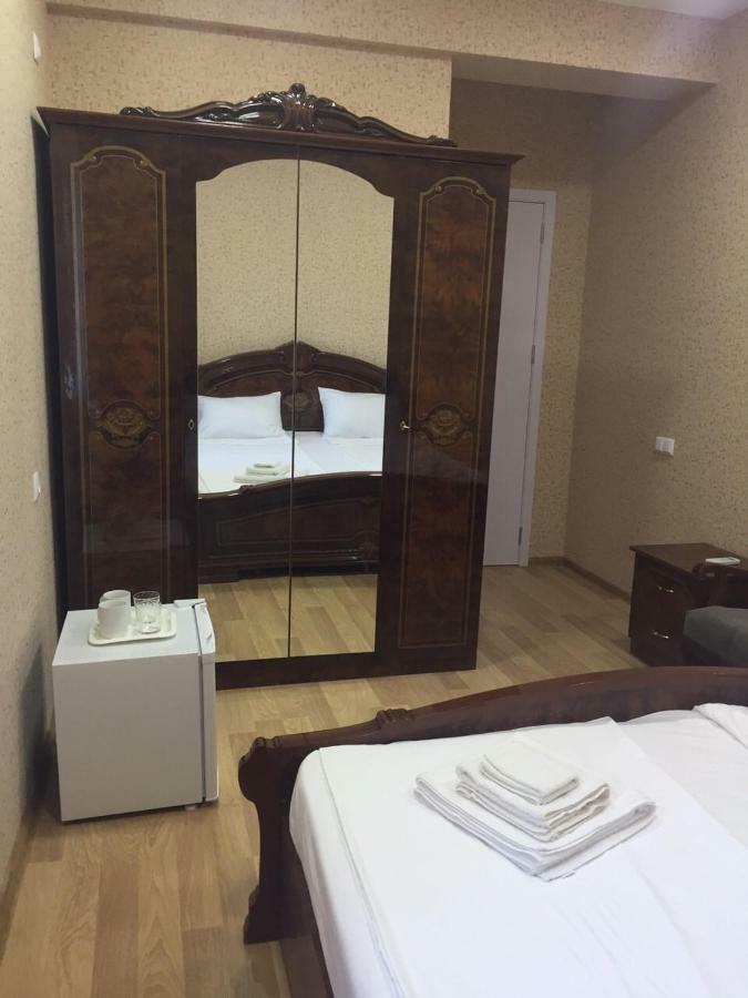 Twins Hotel Тбілісі Екстер'єр фото
