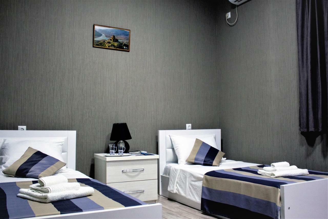 Twins Hotel Тбілісі Екстер'єр фото