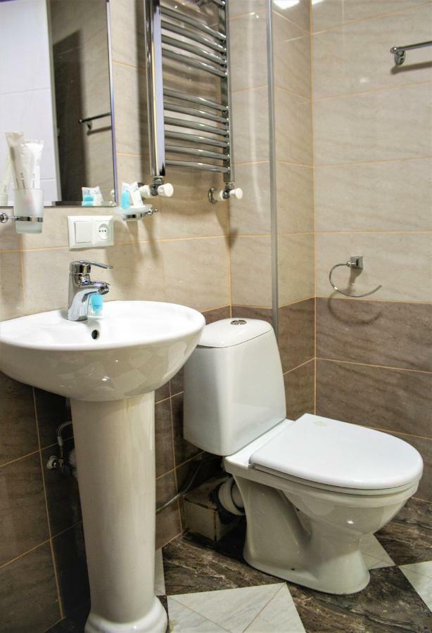 Twins Hotel Тбілісі Екстер'єр фото