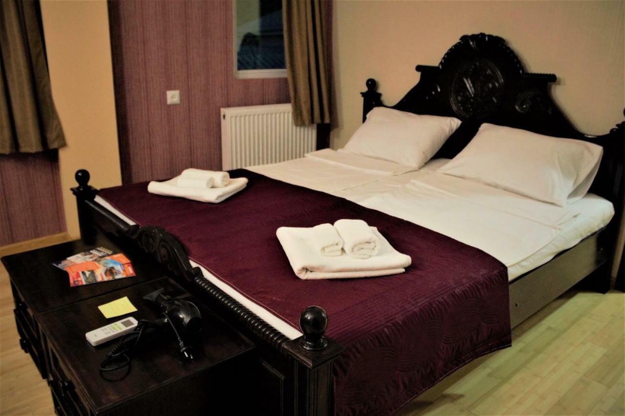 Twins Hotel Тбілісі Екстер'єр фото