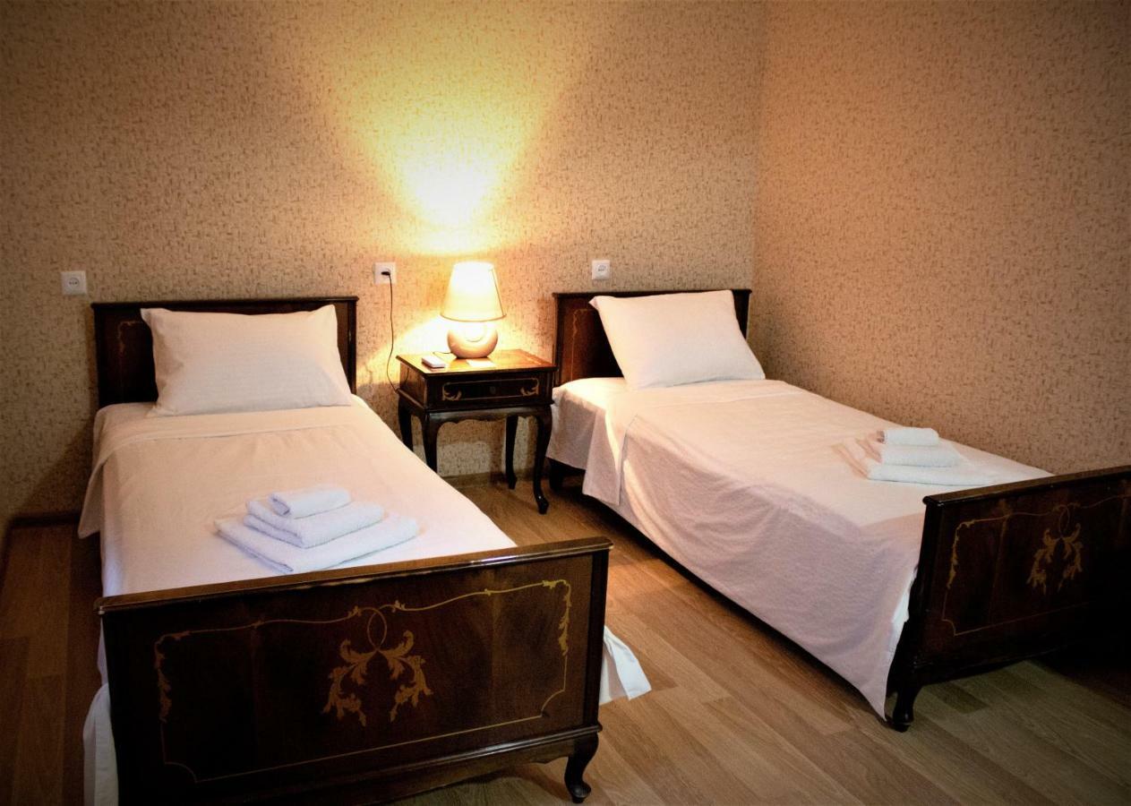 Twins Hotel Тбілісі Екстер'єр фото