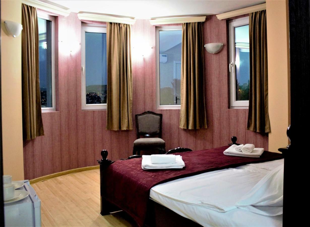 Twins Hotel Тбілісі Екстер'єр фото